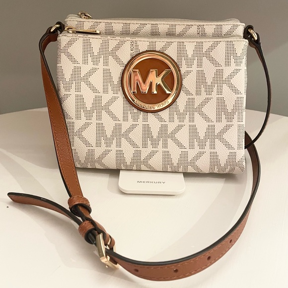 Michael Kors Handbags - Like New Michael Kors Vanilla Cream Coated Fulton Crossbody